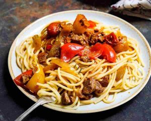 Cheat's lagman – بره سبک اویغوری با رشته فرنگی