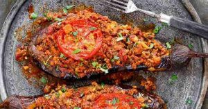 کارنیاریک (بادمجان پر شده ترکی با گوشت)