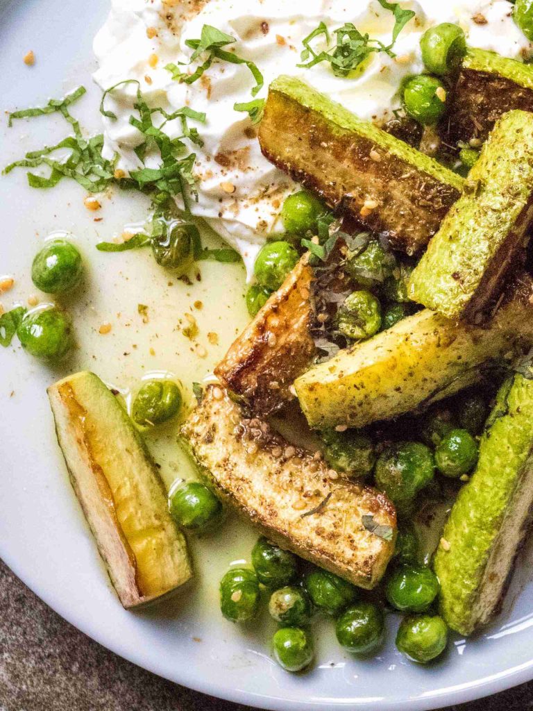 کدو سبز، نخود باغی و لبنه با زعتر کدو سبز، نخود باغی و لبنه با زعتر