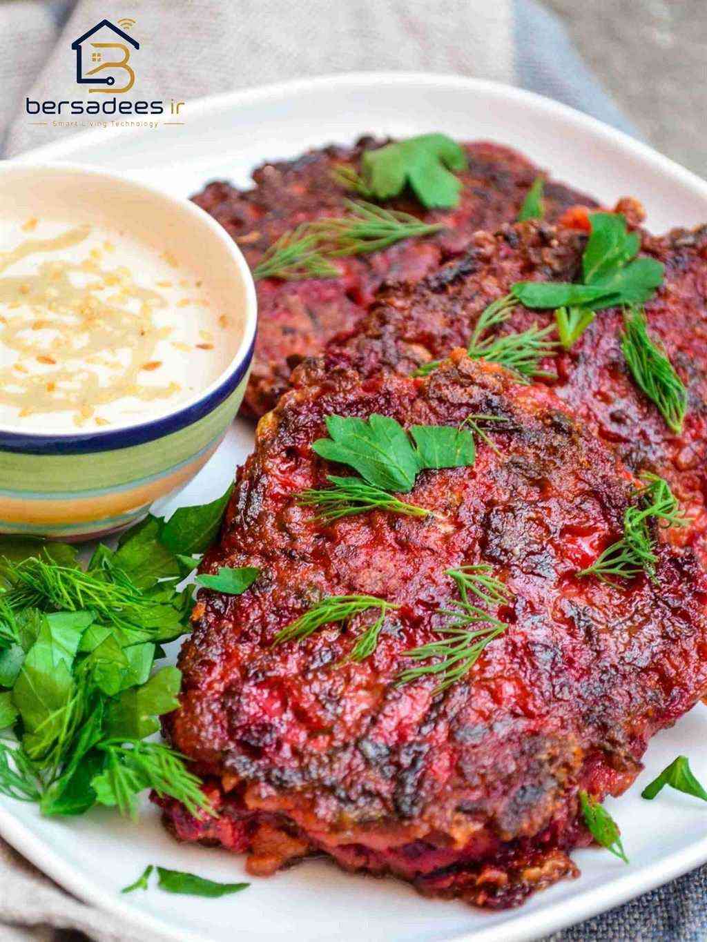 سوخاری چغندر با سس تاهینی آمادهسازی لایه سوخاری چغندر در پودر پانکو
